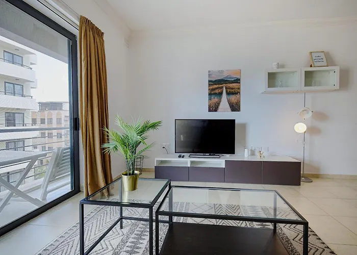 Modern 3Br Stylish & Spacious Apartment - Close To Sliema Promenade