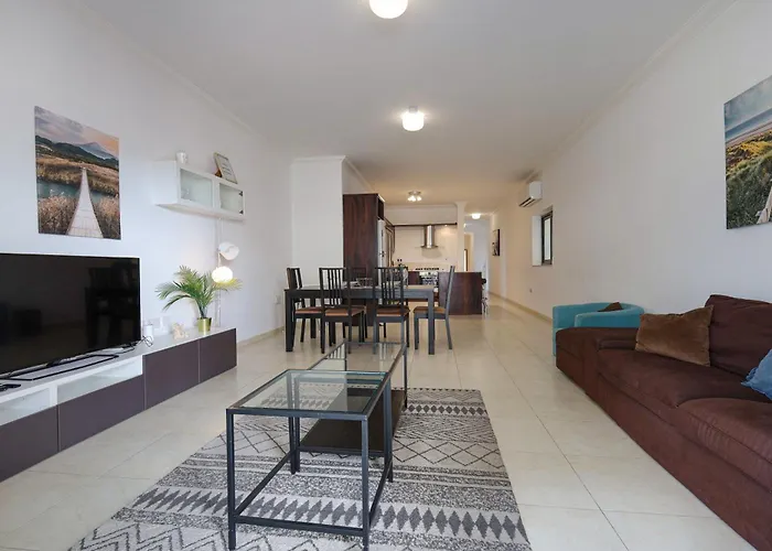 Modern 3Br Stylish & Spacious Apartment - Close To Sliema Promenade