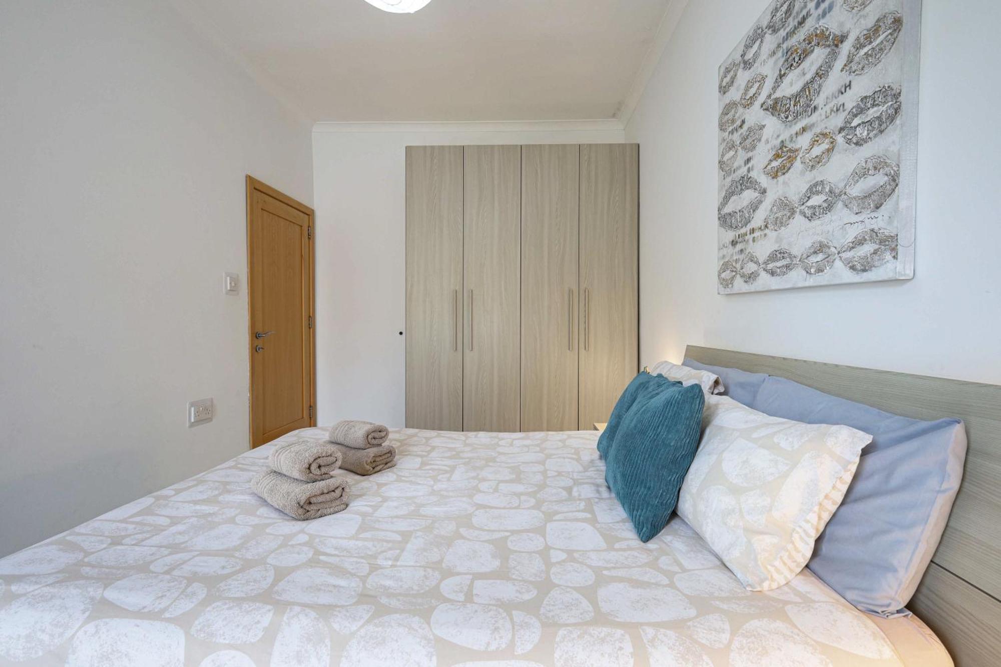 Modern 3br Stylish & Spacious - Close To Sliema Promenade *