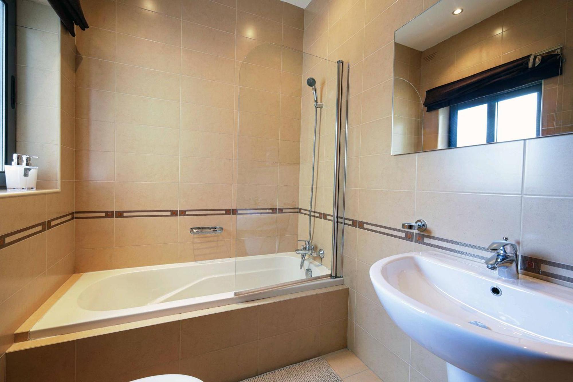 Modern 3br Stylish & Spacious - Close To Sliema Promenade *